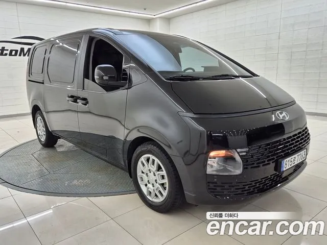 Hyundai Staria 2023 thumb 2
