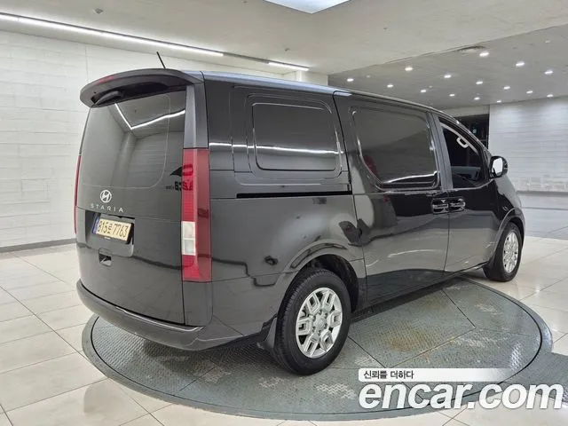 Hyundai Staria 2023 thumb 3