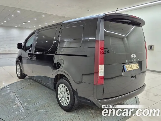 Hyundai Staria 2023 thumb 4