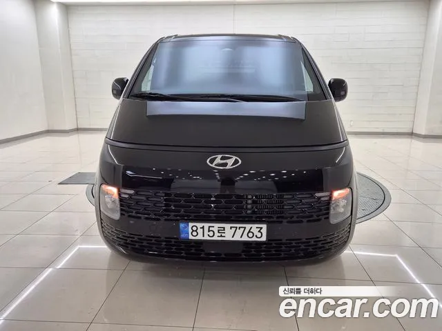 Hyundai Staria 2023 thumb 5