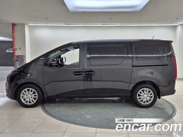 Hyundai Staria 2023 thumb 7