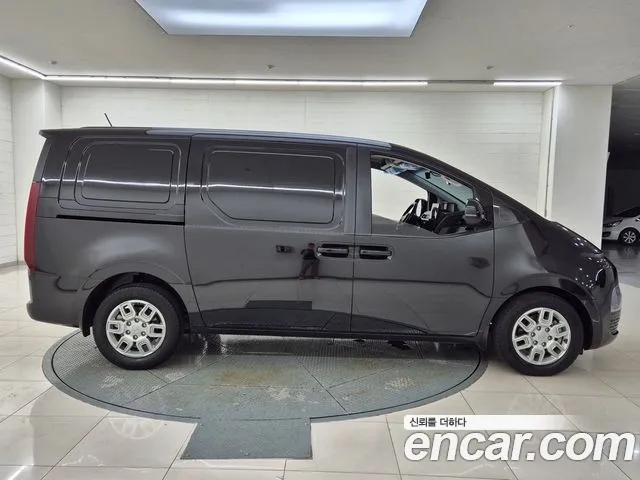 Hyundai Staria 2023 thumb 8