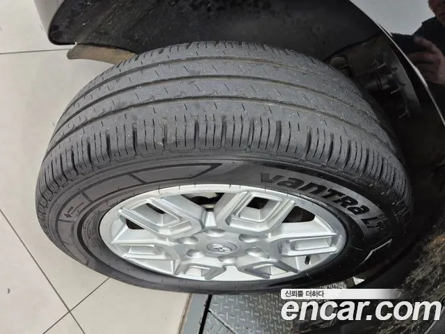 Hyundai Staria 2023 thumb 9
