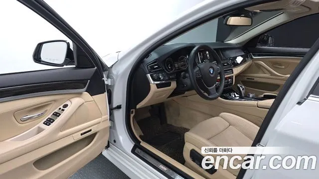 BMW 5 серии 2016 thumb 9