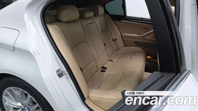 BMW 5 серии 2016 thumb 11