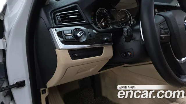 BMW 5 серии 2016 thumb 12