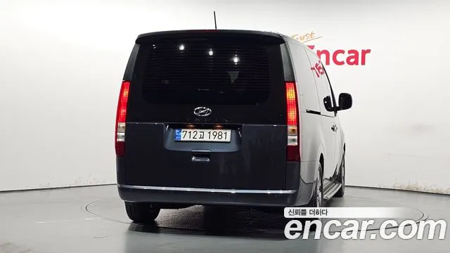 Hyundai Staria 2024 thumb 3