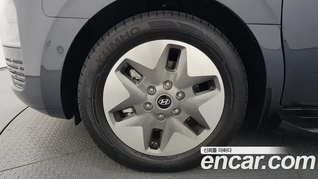Hyundai Staria 2024 thumb 4