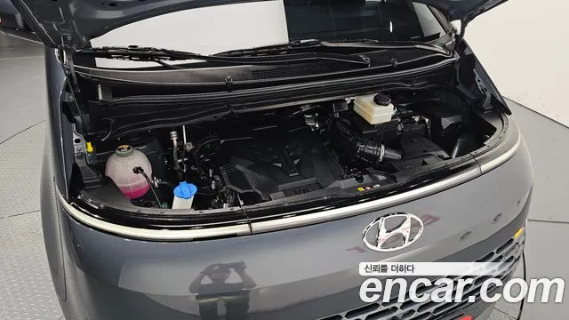 Hyundai Staria 2024 thumb 5