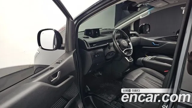 Hyundai Staria 2024 thumb 9