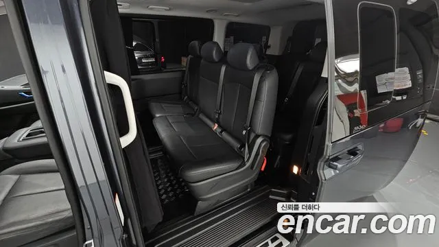 Hyundai Staria 2024 thumb 11