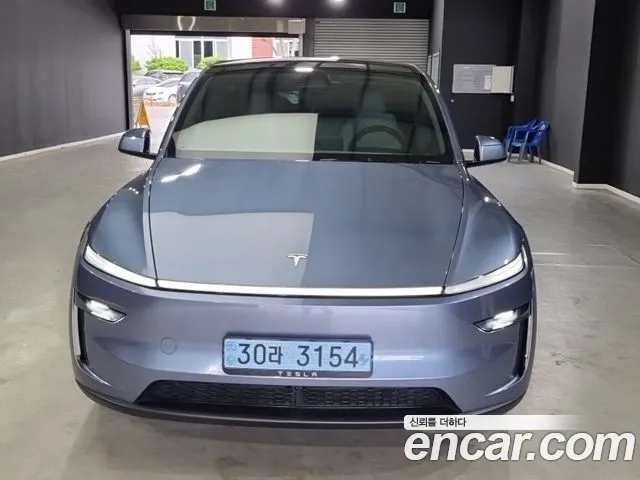 Tesla Model Y 2025 thumb 3