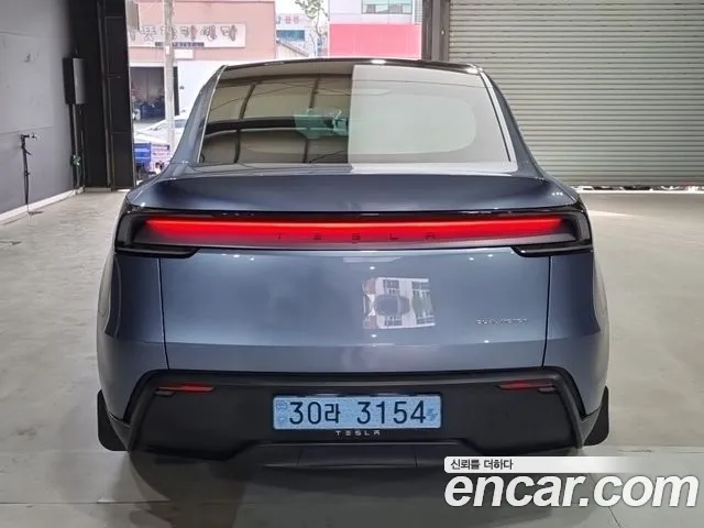 Tesla Model Y 2025 thumb 4