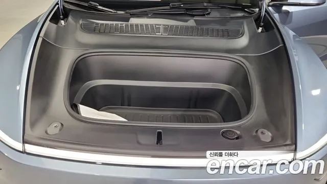 Tesla Model Y 2025 thumb 6