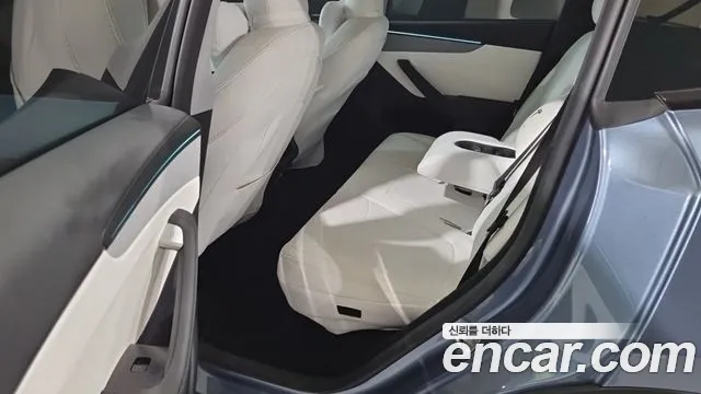 Tesla Model Y 2025 thumb 7