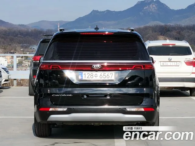 Kia Carnival 2021 thumb 4