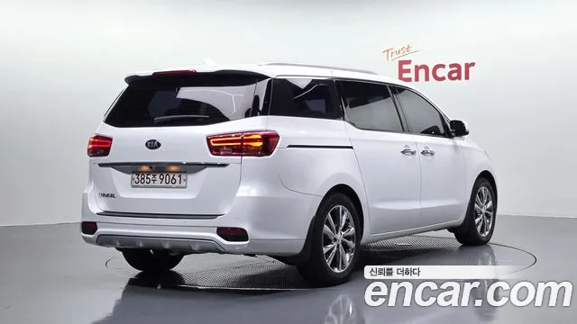 Kia Carnival 2019 thumb 2
