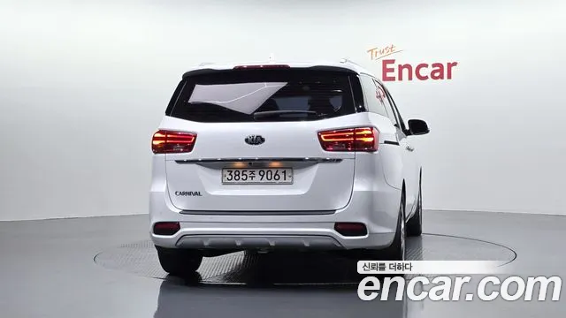 Kia Carnival 2019 thumb 4