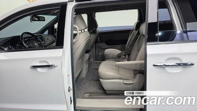 Kia Carnival 2019 thumb 11