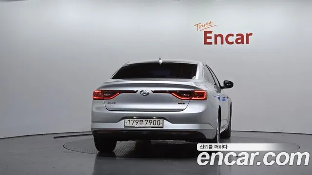 Renault Megane 2018 thumb 4
