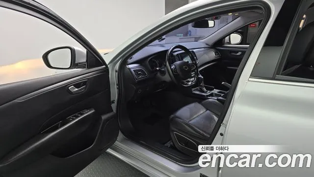 Renault Megane 2018 thumb 10
