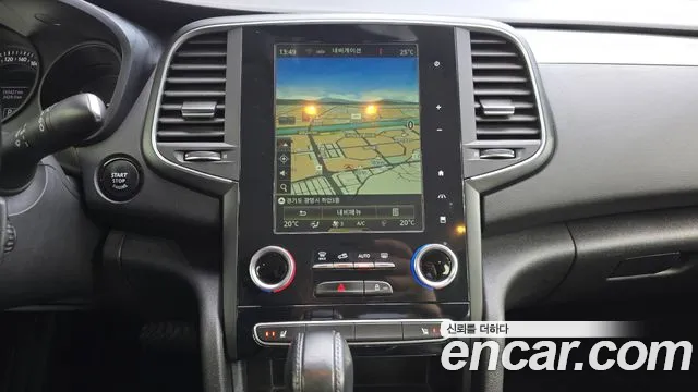 Renault Megane 2018 thumb 12