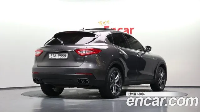 Maserati Levante 2017 thumb 2