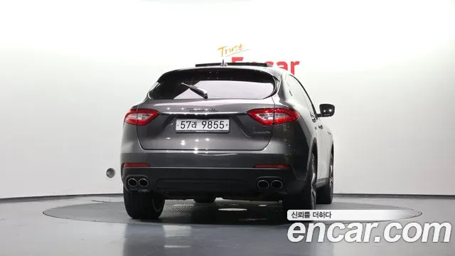 Maserati Levante 2017 thumb 4
