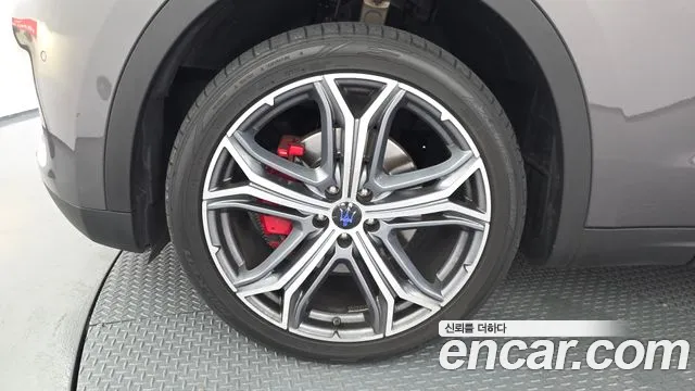 Maserati Levante 2017 thumb 5