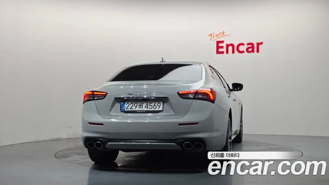 Maserati Ghibli 2022 thumb 4