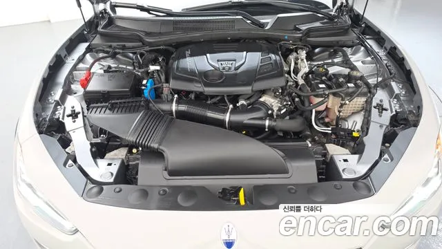 Maserati Ghibli 2022 thumb 6