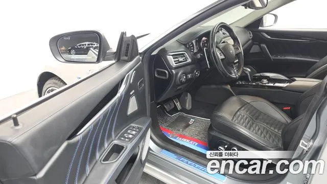 Maserati Ghibli 2022 thumb 10