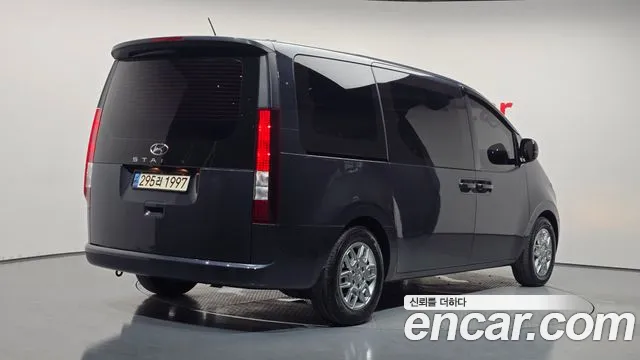 Hyundai Staria 2023 thumb 2