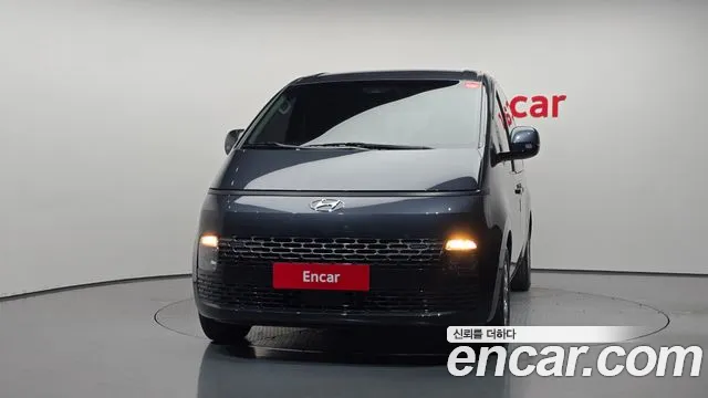Hyundai Staria 2023 thumb 3