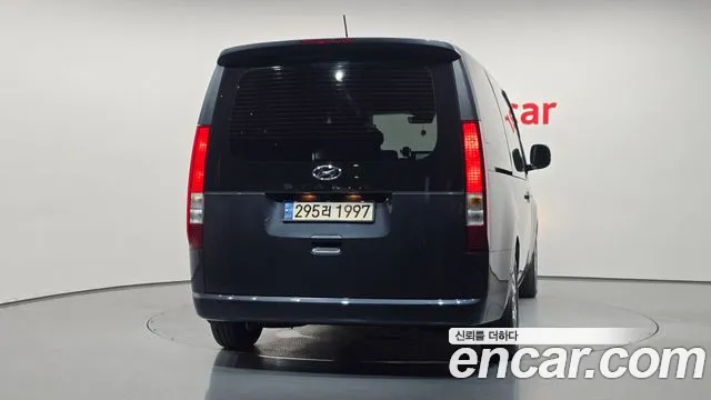 Hyundai Staria 2023 thumb 4