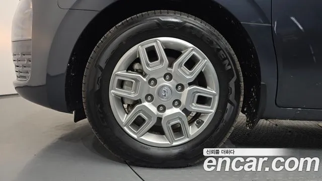 Hyundai Staria 2023 thumb 5