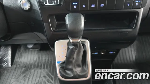 Hyundai Staria 2023 thumb 9