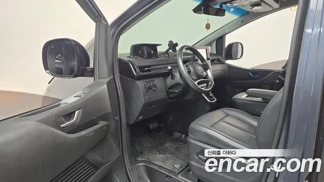 Hyundai Staria 2023 thumb 10