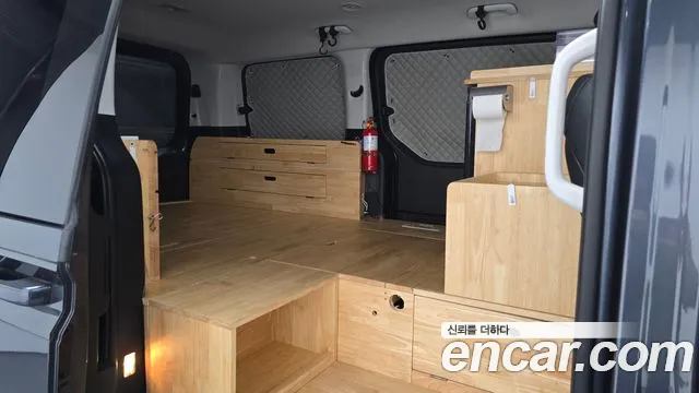 Hyundai Staria 2023 thumb 11