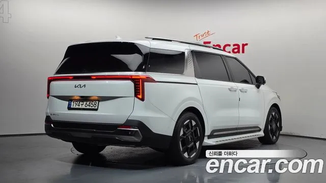Kia Carnival 2024 thumb 2