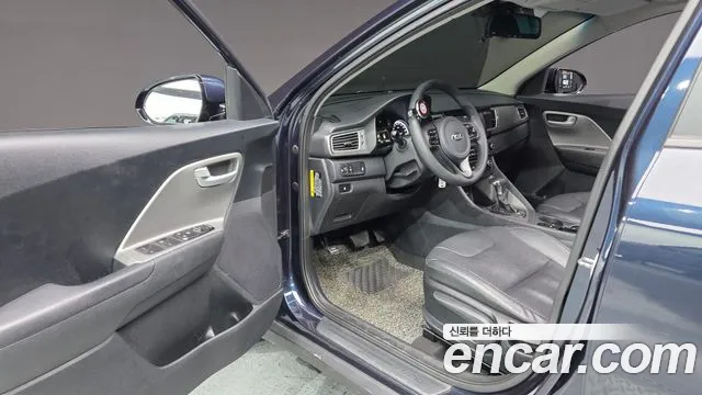 Kia Niro 2016 thumb 10