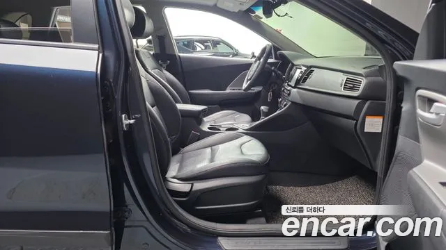 Kia Niro 2016 thumb 11