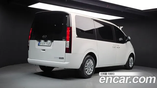Hyundai Staria 2023 thumb 2