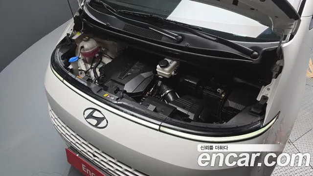 Hyundai Staria 2023 thumb 6
