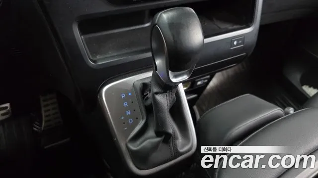 Hyundai Staria 2023 thumb 9