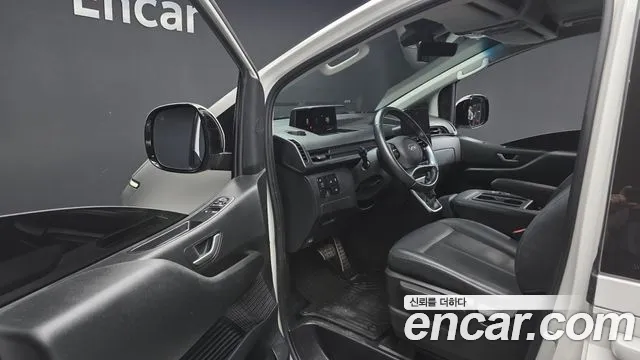 Hyundai Staria 2023 thumb 10