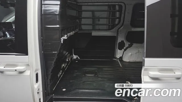 Hyundai Staria 2023 thumb 11