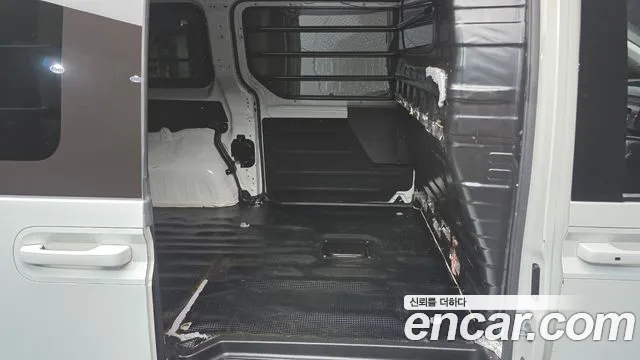Hyundai Staria 2023 thumb 12