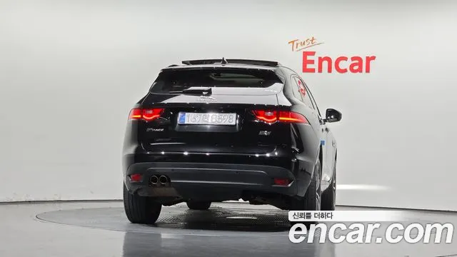 Jaguar F-Pace 2019 thumb 4