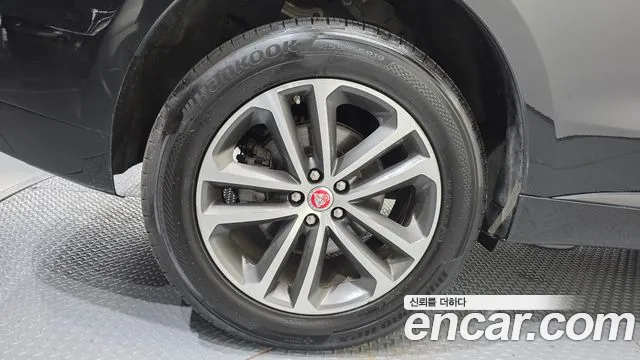 Jaguar F-Pace 2019 thumb 5